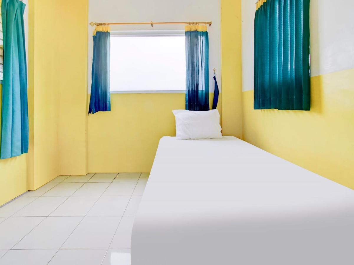 Oyo Life 3103 Opo Homestay & Kost Malang Exterior foto